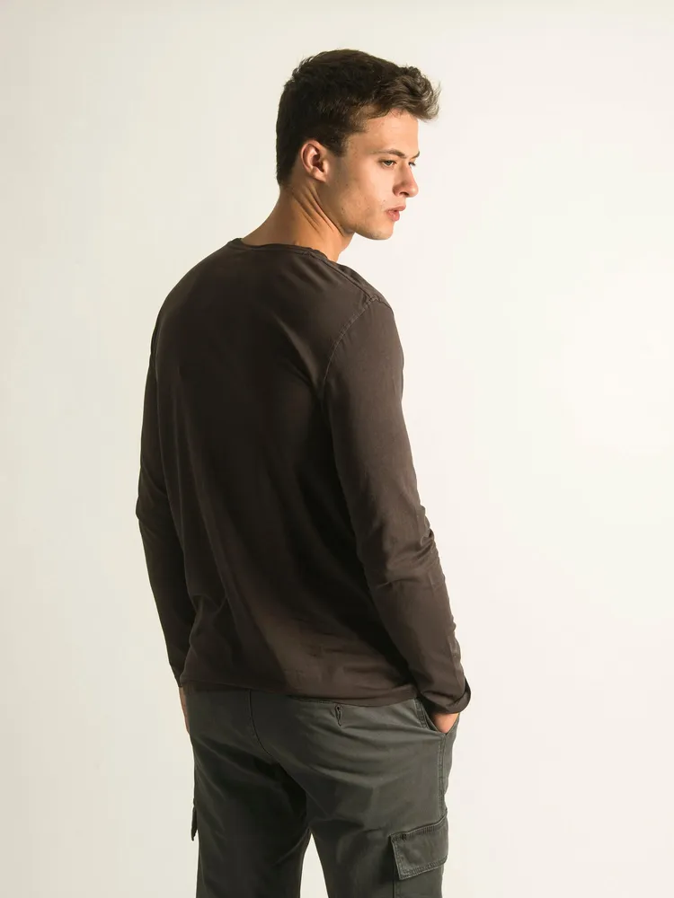 KOLBY GARMENT DYE LONG SLEEVE POCKET T-SHIRT