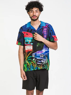 CHEMISE À MANCHES COURTES EN RAYONNE IMPRIMÉ GRAPHIQUE POUR HOMMES, AVEC BOUTONS