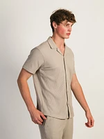 CHEMISE KOLBY GAUFRÉE – PEBBLE