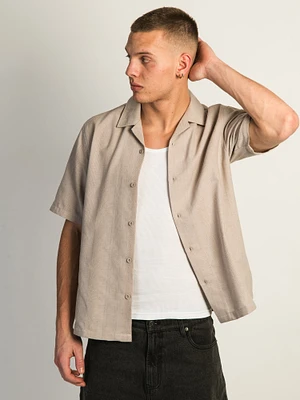 KOLBY BOXY FIT SHIRT - PEBBLE