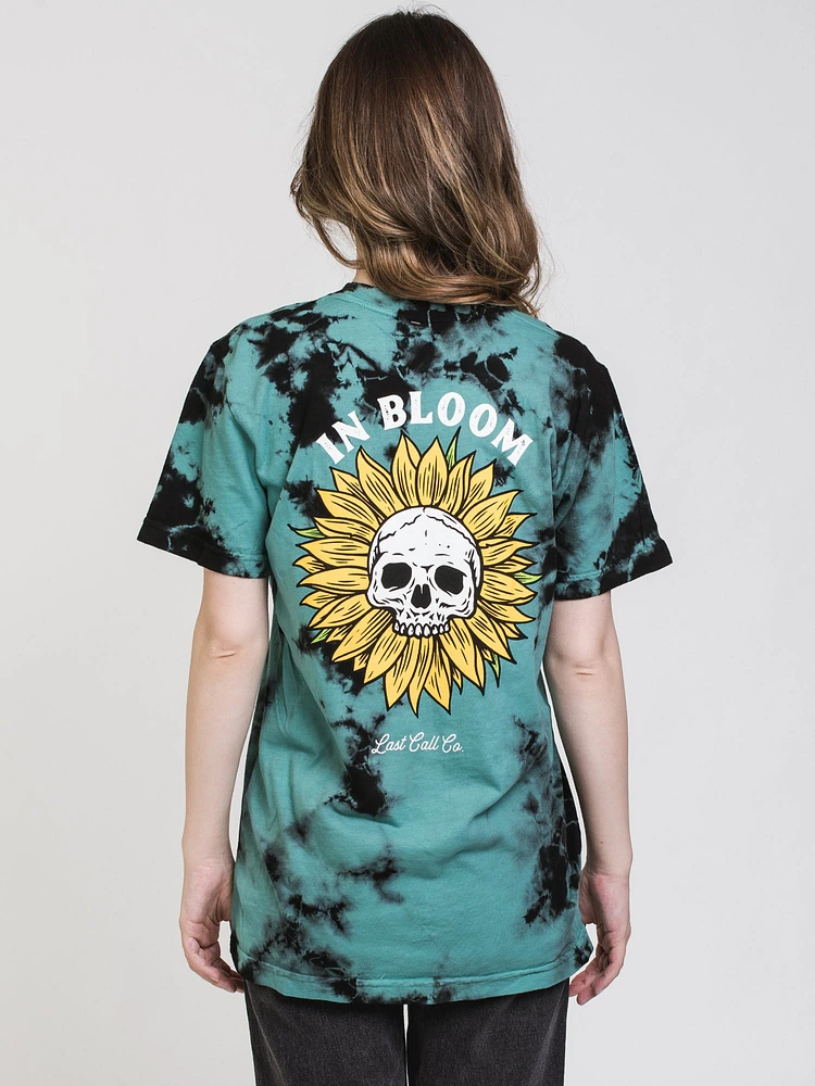 LAST CALL BLOOM SHORT SLEEVE GRAPHIC TEE - CLEARANCE