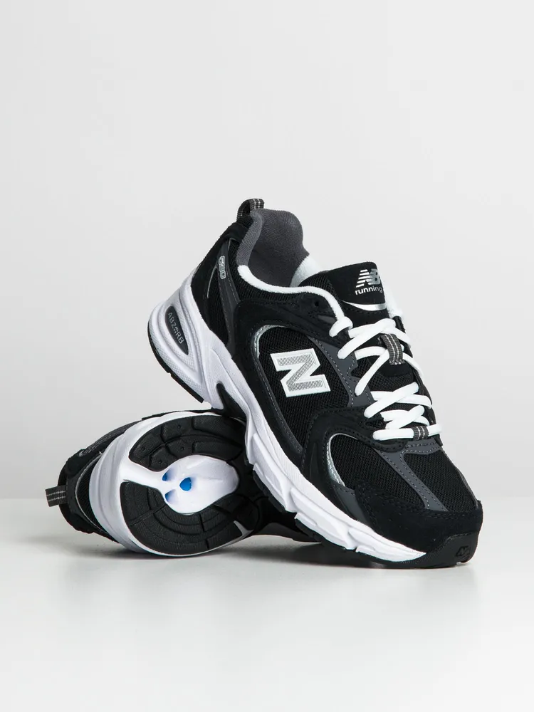 WOMENS NEW BALANCE THE 530