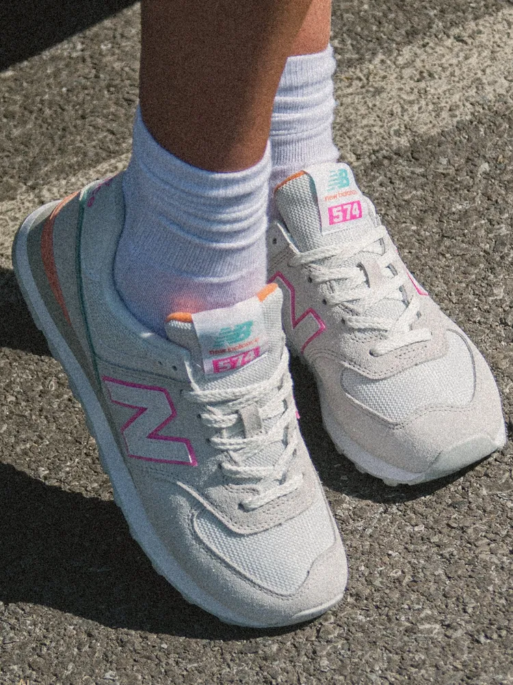 WOMENS NEW BALANCE THE 574 SNEAKERS