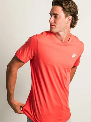 NIKE SPORTSWEAR CLUB T-SHIRT - MAGIC EMBER