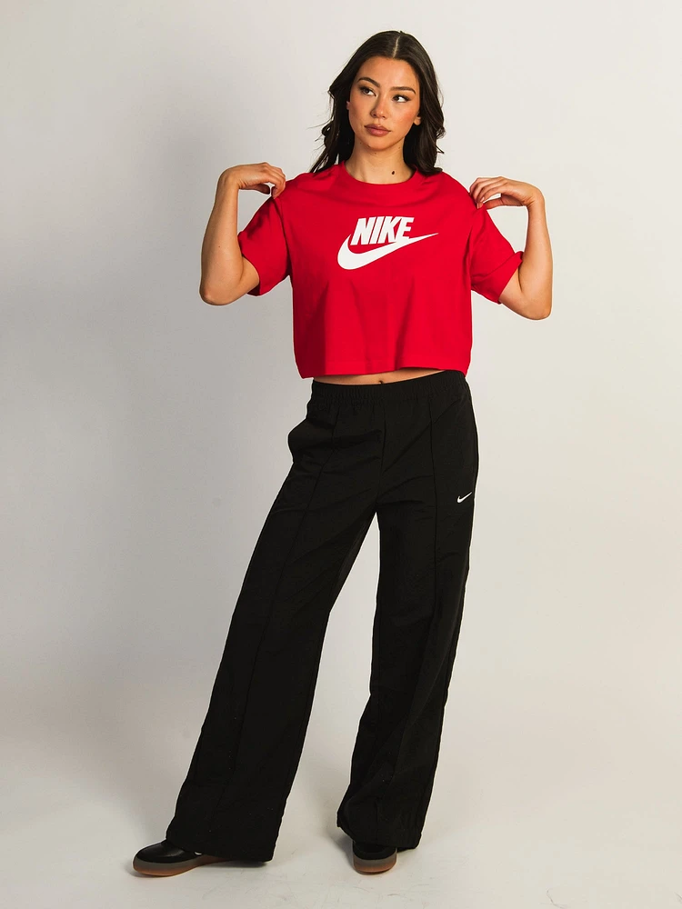 NIKE SPORTSWEAR CLUB CROP T-SHIRT