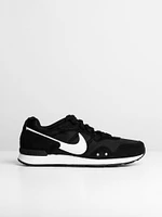 MENS NIKE VENTURE RUNNER SNEAKER - CLEARANCE