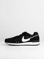 MENS NIKE VENTURE RUNNER SNEAKER - CLEARANCE