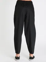 NIKE ESSENTIALS STRETCH WOVEN PANT - CLEARANCE