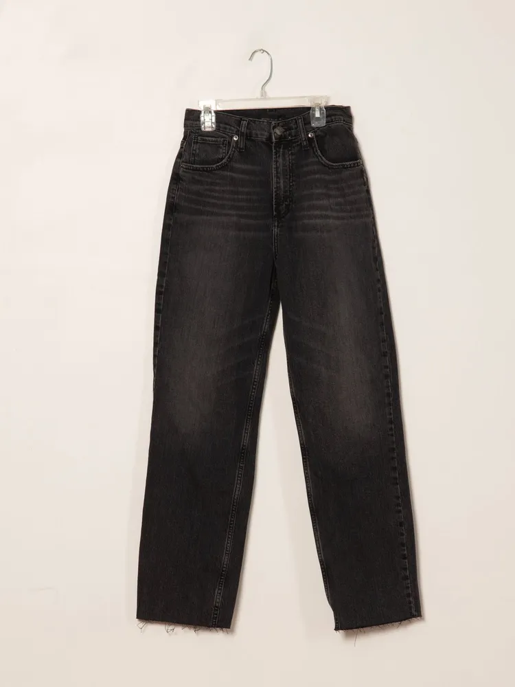 SILVER JEANS 28" HIGH WAIST HIGHLY DESIRABLE STRAIGHT JEAN - CLEARANCE