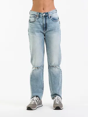 SILVER JEANS 28" HIGHLY DESIRABLE STRAIGHT - CLEARANCE