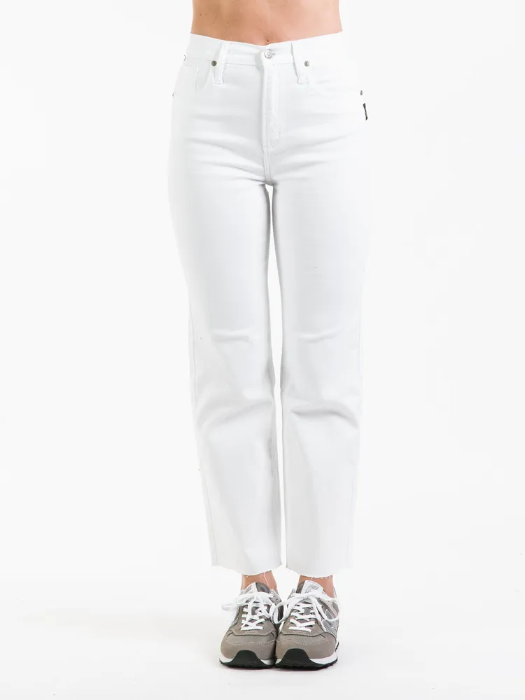 SILVER JEANS 28" HIGHLY DESIRABLE STRAIGHT - CLEARANCE