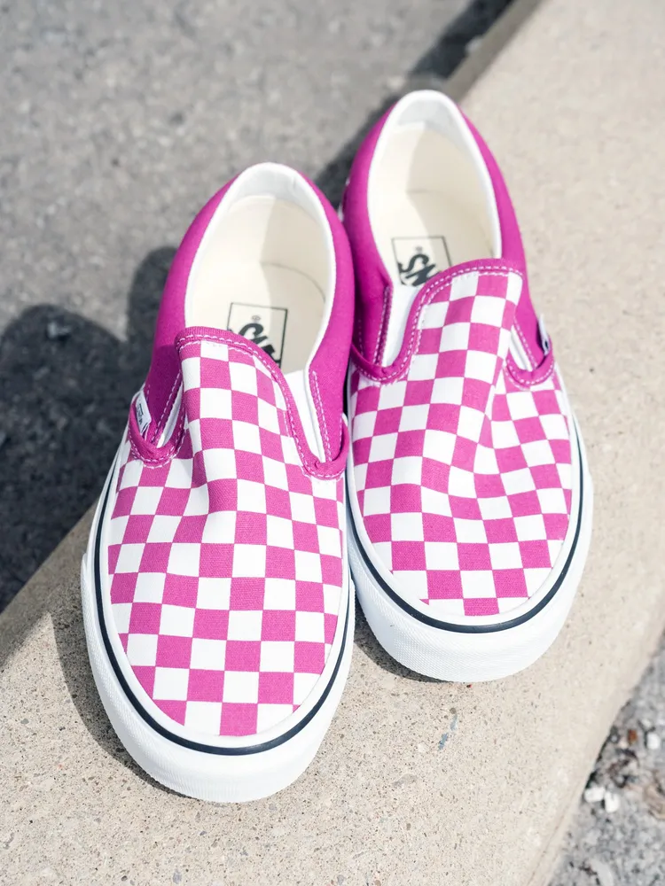 WOMENS VANS CLASSIC SLIP ON CHECKER FUCHSIA R SNEAKER - CLEARANCE