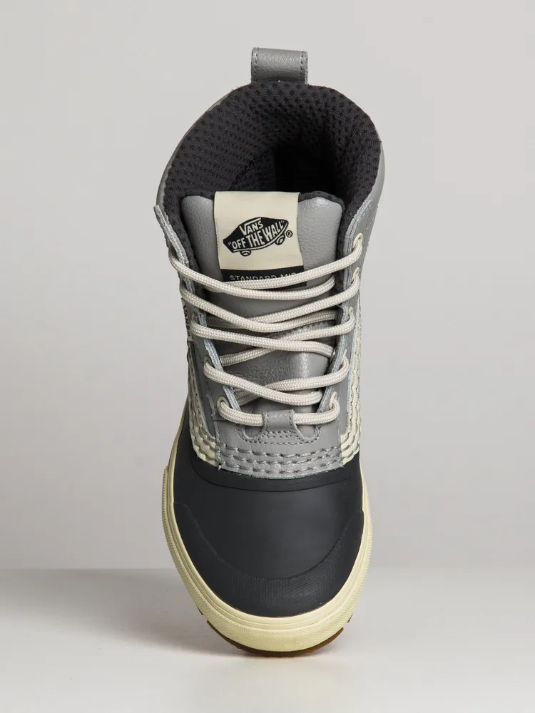 WOMENS VANS STANDARD MID SNOW MTE BOOT - CLEARANCE