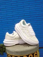 WOMENS VANS OLD SKOOL OVERT CC