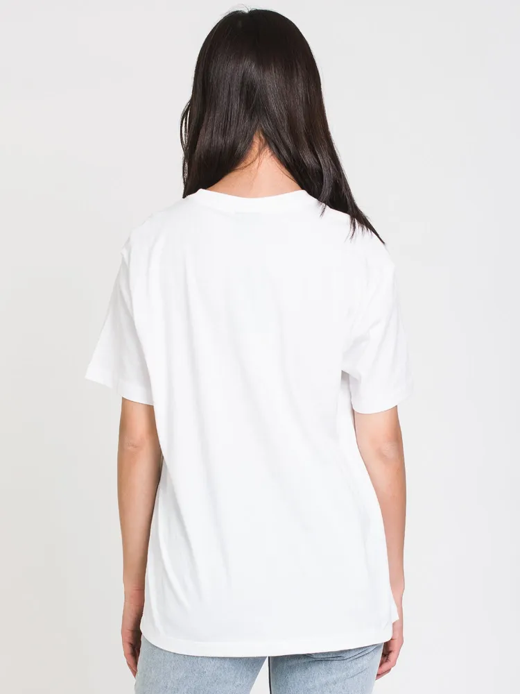 NIKE SWOOSH BOYFRIEND T-SHIRT - CLEARANCE