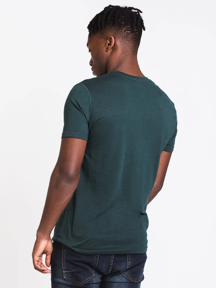 MENS VICTOR VNECKT-SHIRT- FOREST - CLEARANCE