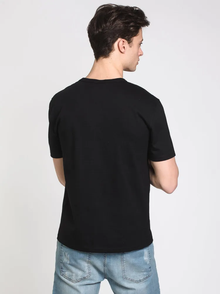 MENS HERITAGE CHNL SCRIPT SHORT SLEEVE T-BLK - CLEARANCE