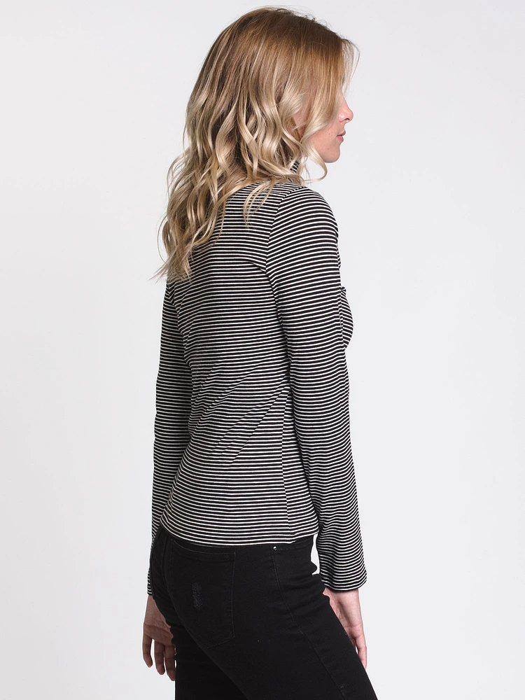 WOMENS KNIT TURTLE NECK - B/W CLEARANCE