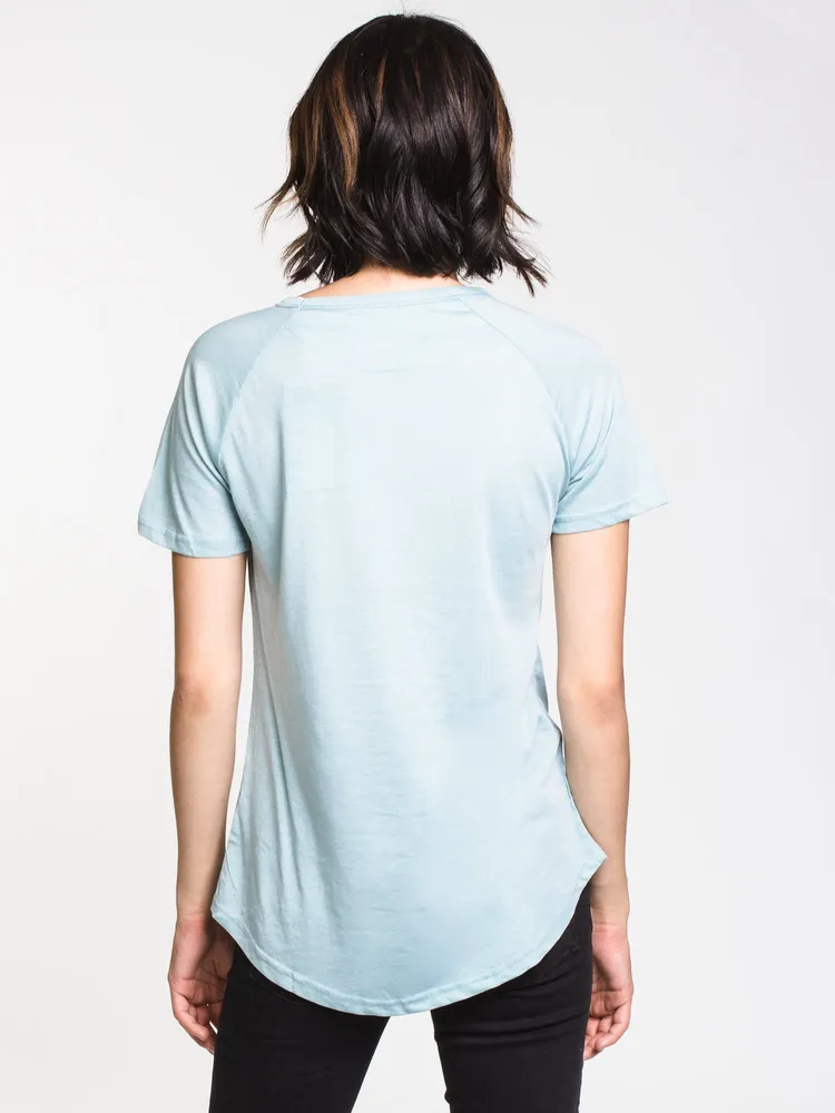 WOMENS FEATHERWAVE RGLN TEE