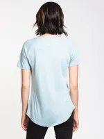 WOMENS FEATHERWAVE RGLN TEE