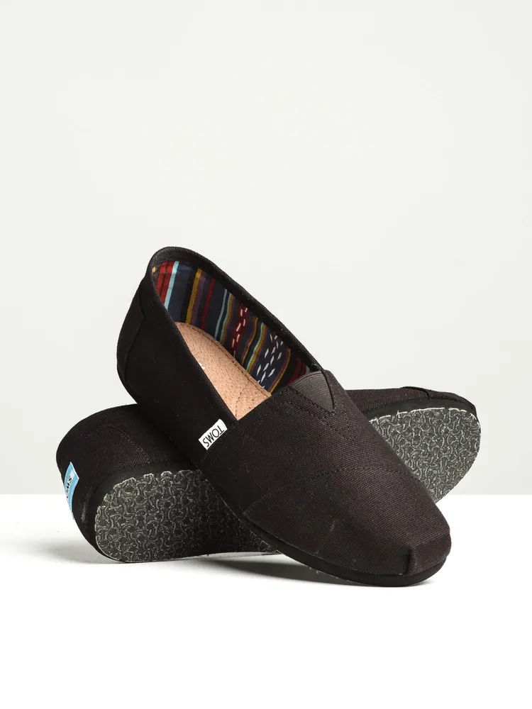 MENS CLASSICS BLACK ON SLIP-ONS