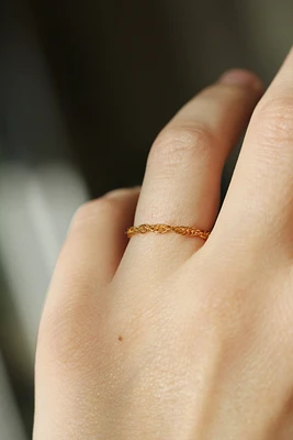 GOLDEN THREAD RING