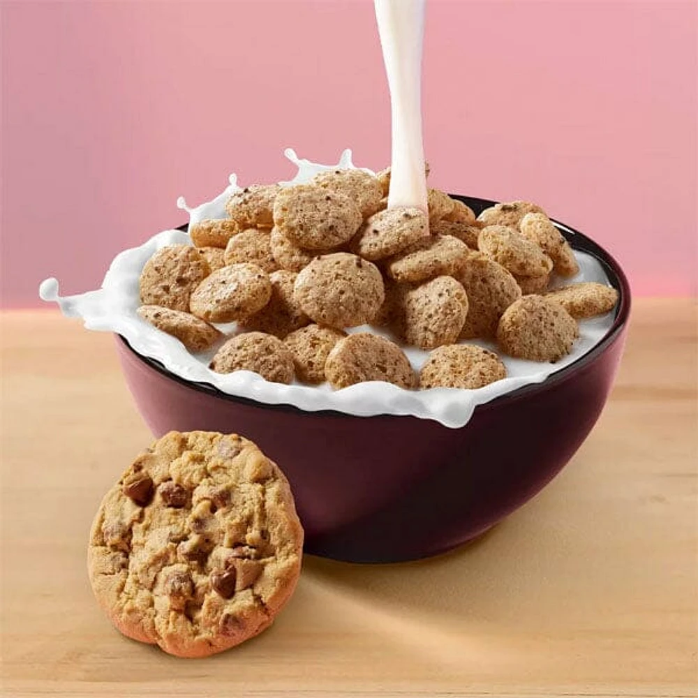 Kellogg's™ x Crumbl Cookies™ Chocolaty Chip Breakfast Cereal (20.9 oz)