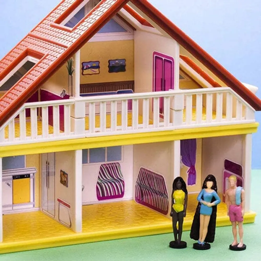 The World's Smallest Collection: World's Smallest Malibu Barbie Dreamhouse