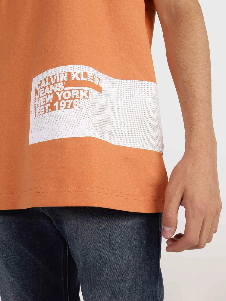 Playera Calvin Klein con Logo Hombre Naranja