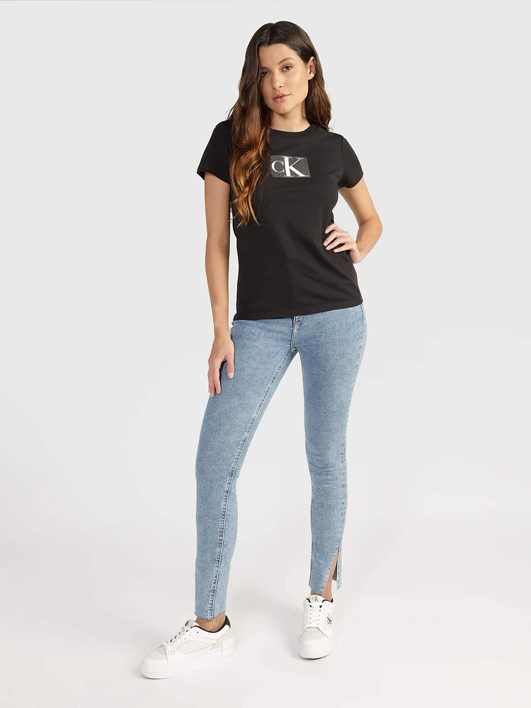 Playera Calvin Klein con Monograma Mujer Negro