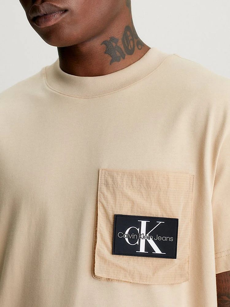 Playera Calvin Klein Bolsillo Hombre Beige