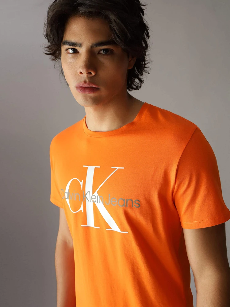 Playera Calvin Klein con Monograma Hombre Naranja