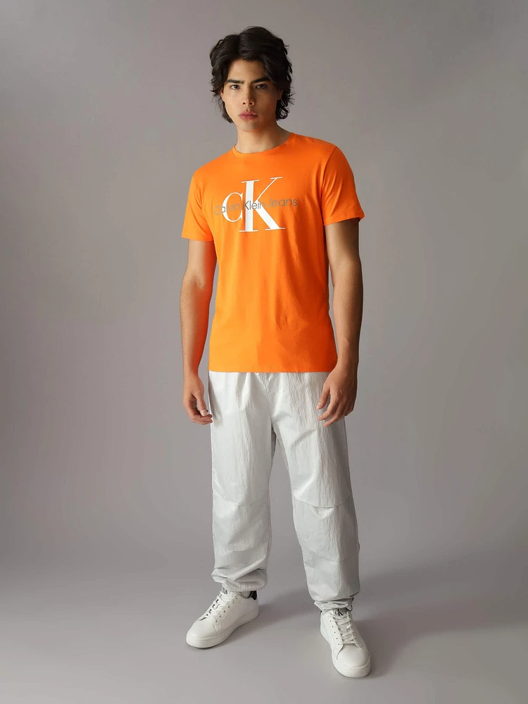 Playera Calvin Klein con Monograma Hombre Naranja