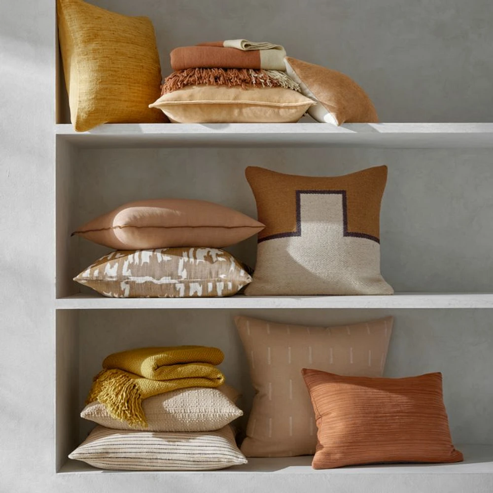 Tepi 70"x55" Blush Throw Blanket
