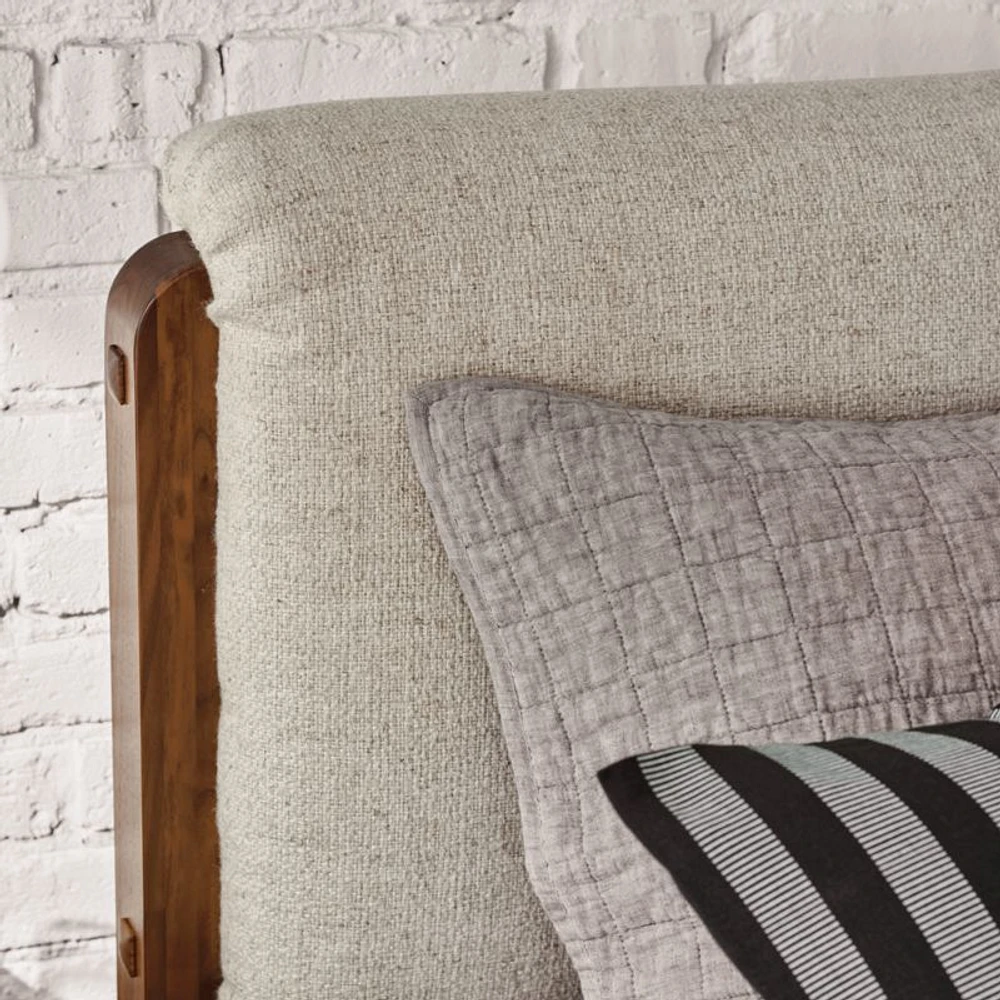 Shinola Runwell Queen Upholstered Bed