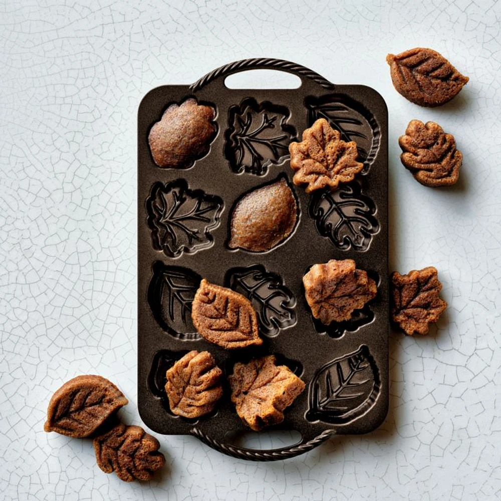 Nordic Ware ® Leaflettes Cakelet Pan