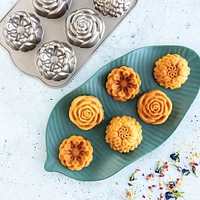 Nordic Ware ® Floral Cakelet Pan