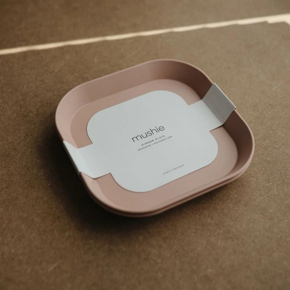 Mushie 2-Pack Blush Square Plastic Dinner Plates