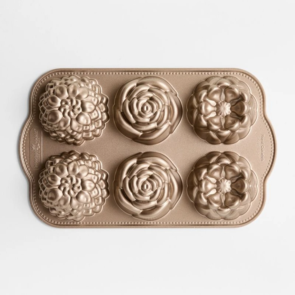 Nordic Ware ® Floral Cakelet Pan