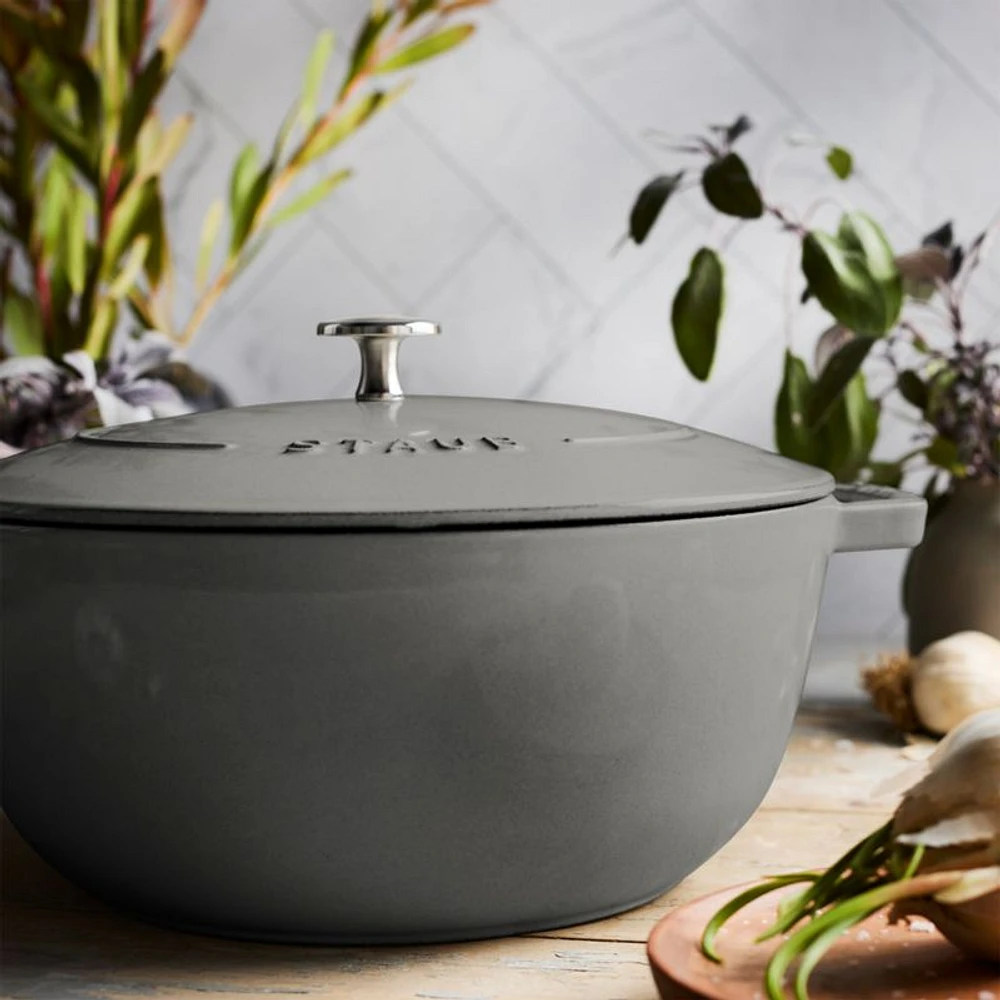 Staub ® Graphite 5-Qt. Essential French Oven