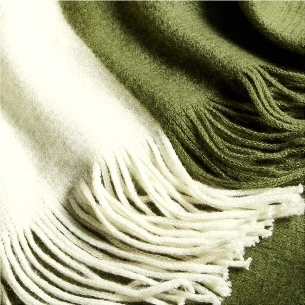 Tepi 70"x55" Moss Throw Blanket