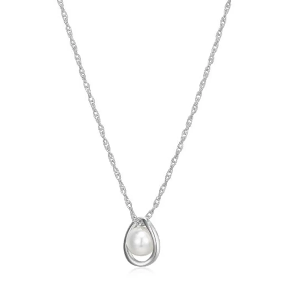 Elle Luna Pearl Necklace