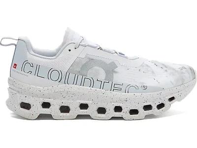 Women's | On Cloudmonster - NYC 2023