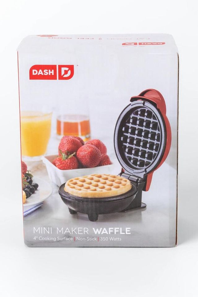 Francesca's Dash? Snowflake Blue Mini Waffle Maker