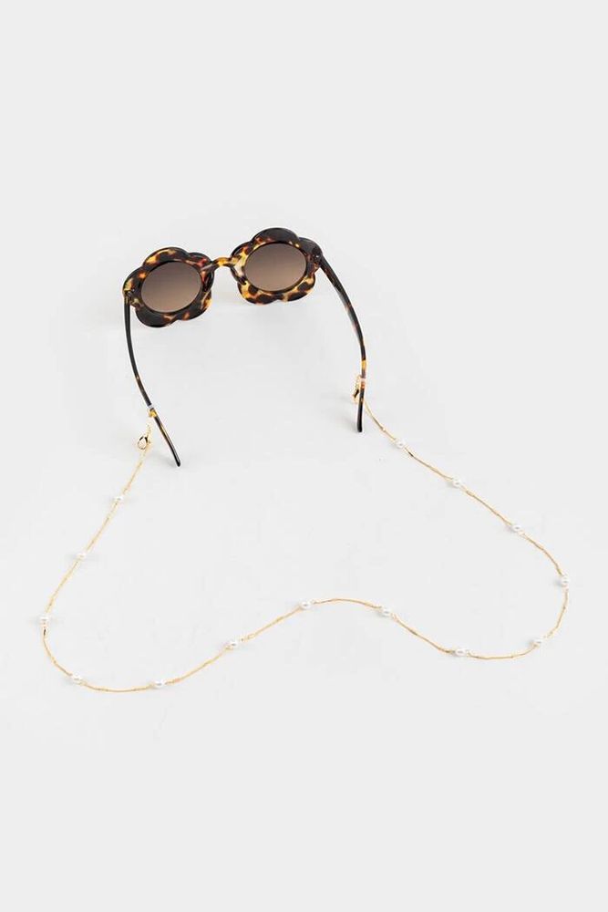 Francesca's Sophie Pearl Convertible Sunglasses & Face Mask Chain