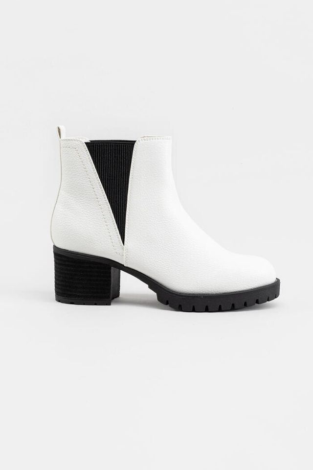 Francesca's MIA Lug Sole Chelsea Boots 