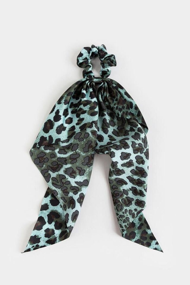 Celebrity style. Animal print scarf. - CHANTAL