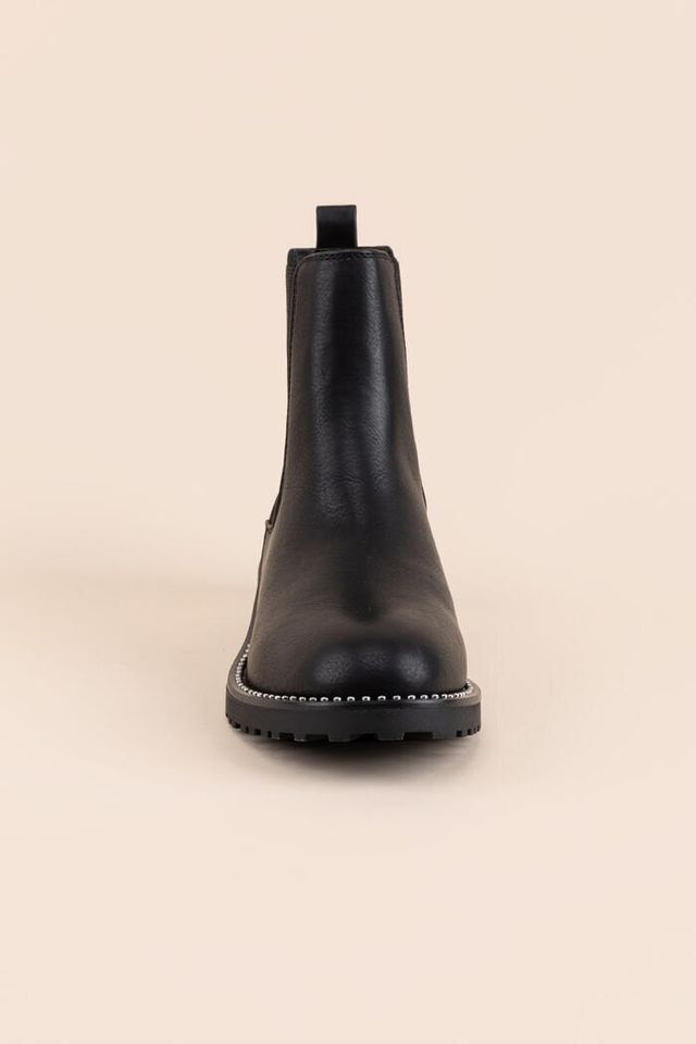 Francesca's MIA Lug Sole Chelsea Boots 
