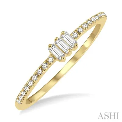1/5 Ctw Baguette and Round Cut Diamond Petite Fashion Ring in 10K Yellow Gold