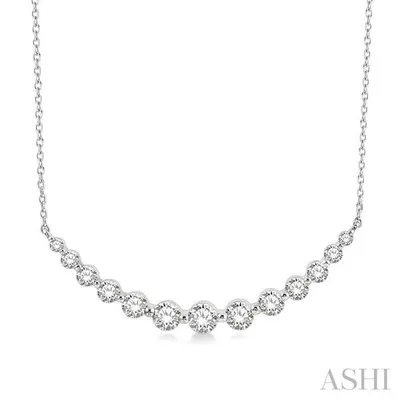 Ctw Diamond Smile Necklace in 14K Gold